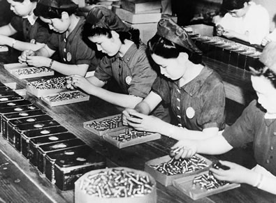 Mujeres japonesas trabajando en una fábrica, 1941 "il.lustració"